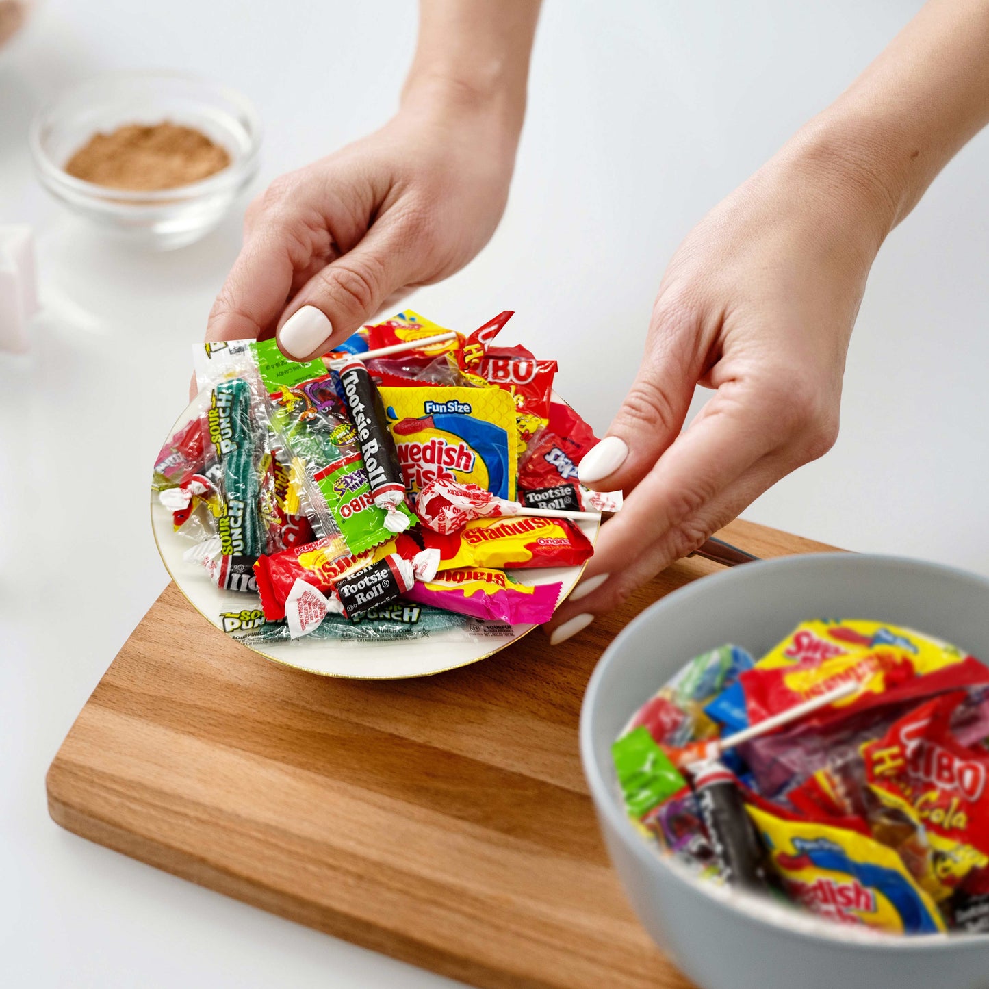 Christmas, Halloween 32 Ounce Variety Pack, Trick or Treat Bulk Candy, Fun Size Mix, Individually Wrapped Candy, Party Favor Bag Gift Idea , Pinata Stuffers